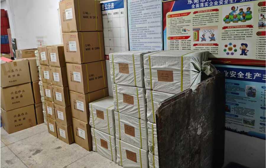 주문 폭증! Dongguan Yijiaxin Gift Manufacturing에서 Quicksand Bottle 시리즈 대량 배송 시작